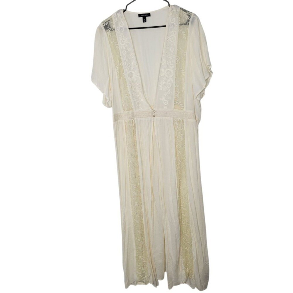 Torrid 2X Short Sleeve Embroidered Floral Kimono Duster in Cream Off White
